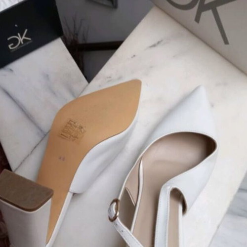 Kazaku white pumps size 40, heel height 9.5 cm