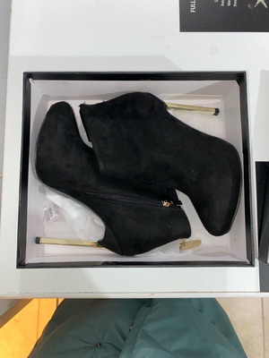 Fred ankle boots size 38 like new, black