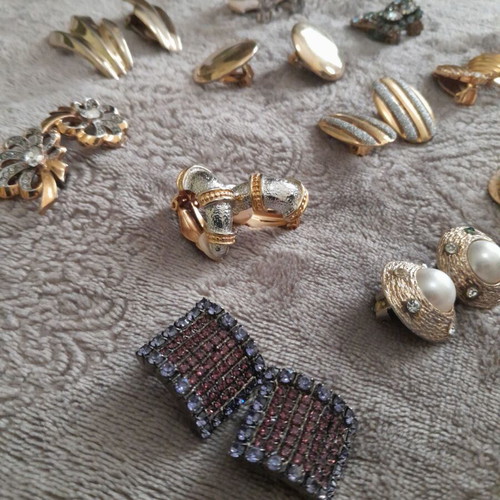 Clip-on earrings used, vintage and modern, pack of 50
