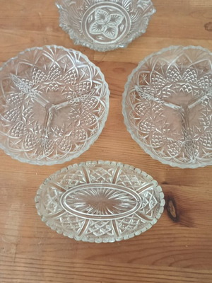 Vintage glass decorative bowls set of 4, new