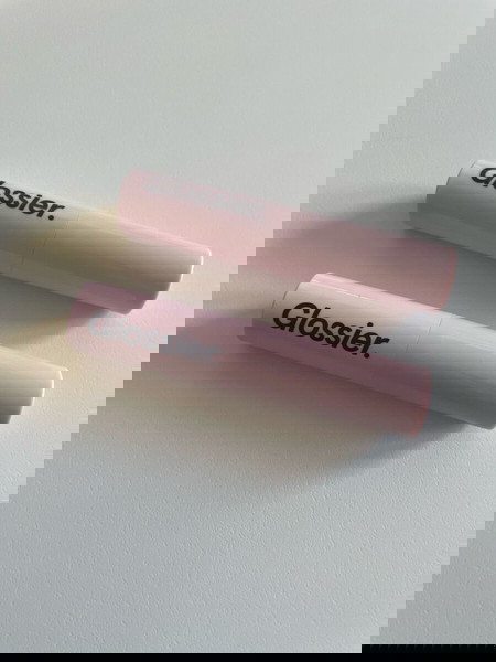 2 glossier nourishing hydrating Ultralip κραγιον Pony και Cachet