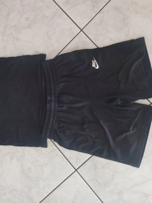 Σετ μπλουζάκι με σορτς Nike μεταχειρισμένο, μαύρο, όχι αυθεντικό