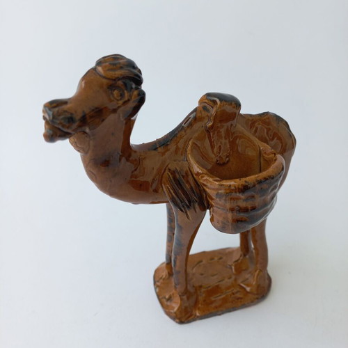 Camel vintage ceramic salt and pepper shaker like new