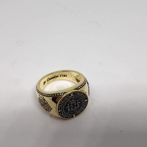 El Cazador 1784 ring like new with gold tone and silver details