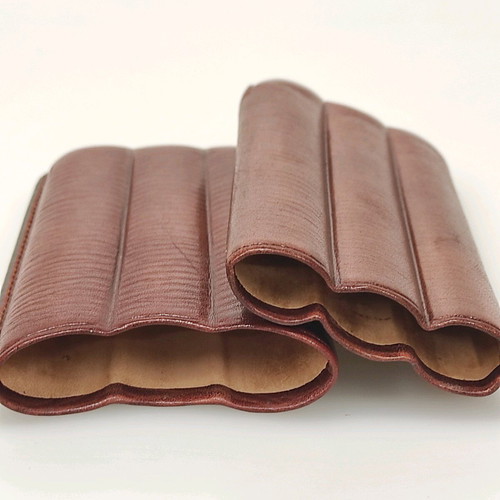 Leather cigar case for 3 cigars like new