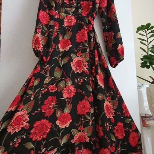 Floral dress new, size S, multicolored