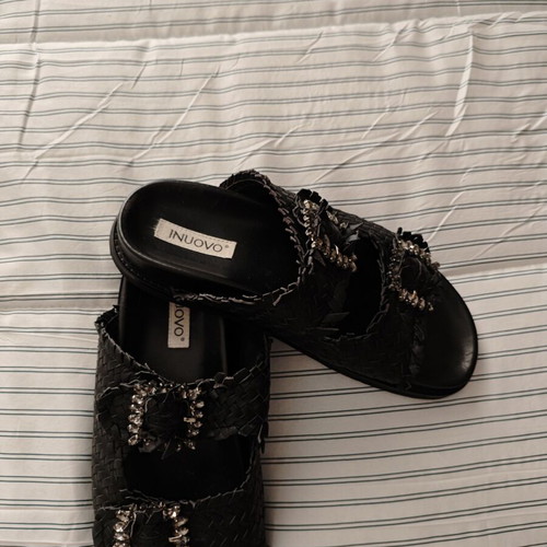 Inuovo women's leather flat sandals like new, black, size 39