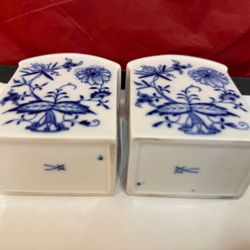 Meissen two vases like new, dimensions 5x7.5 and height 11 cm