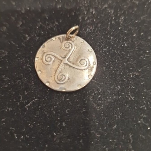 Silver pendant like new