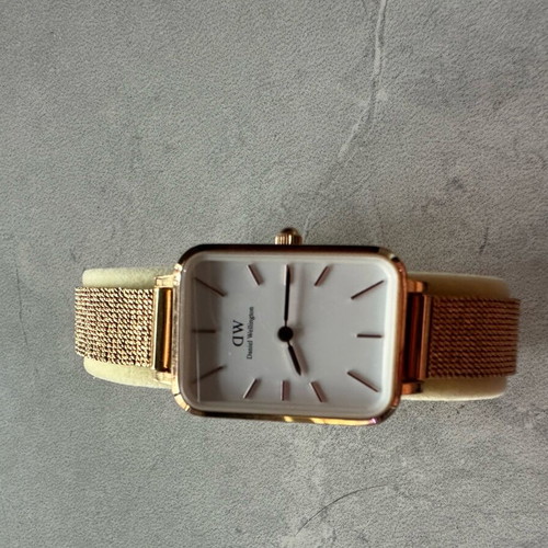 Daniel Wellington watch like new, gold women's