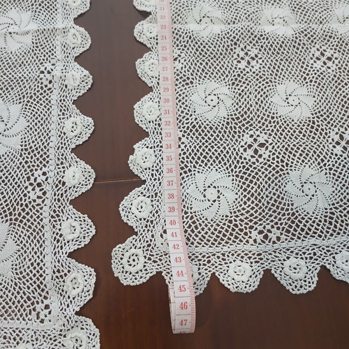 Vintage crochet and embroidered set of 3 pieces – 2 doilies & round cover