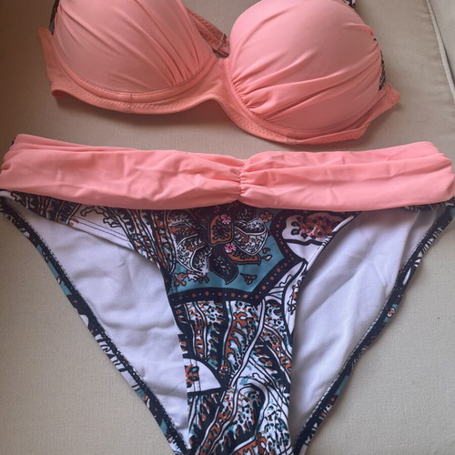 Bikini swimsuit, size M, with cups for perfect fit