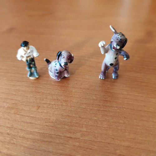 Polypocket Dalmatian figures used, change color with warm water