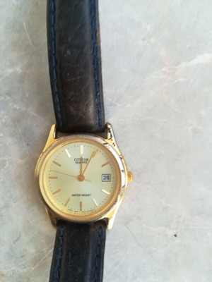 Citizen Analog Women's Wristwatch like new, gold color