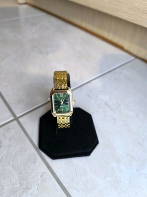 Women's watch new, gold