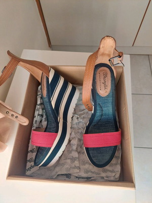 Wrangler jean platforms