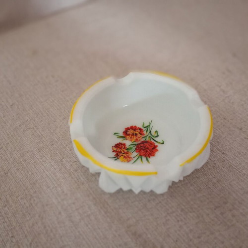 Vintage Milk Glass Ashtray Set 70s new