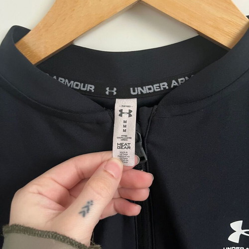 Under Armour Heat Gear Rib 1/4 Zipped Shirt like new, black, size M