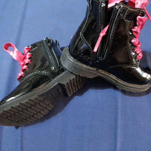 Guess No 21 baby boots like new