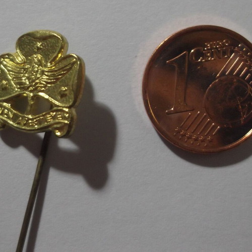 Scouting Pin like new, gold color, rising phoenix, "ΑΙΕΝ ΑΡΙΣΤΕΥΕΙΝ"