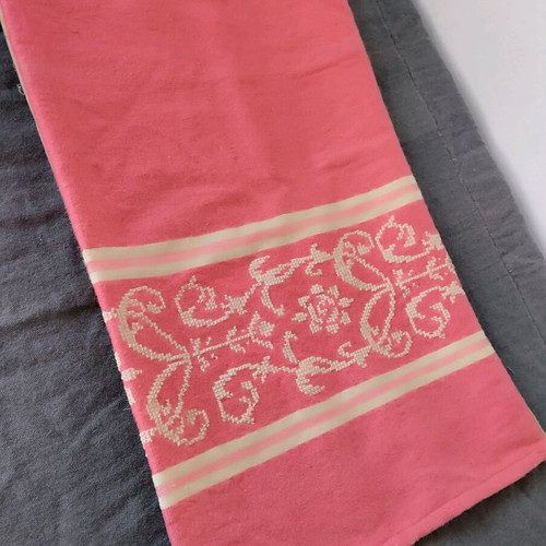 Large woven pillowcase like new with handmade embroidery 80x50 cm