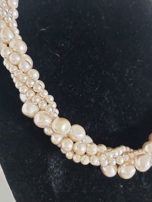 Necklace very elegant used