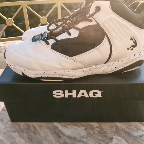 Shaq basketball sneakers like new, size 40, black and white