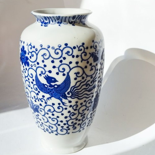 Porcelain vase blue and white Chinese style like new with phoenix design