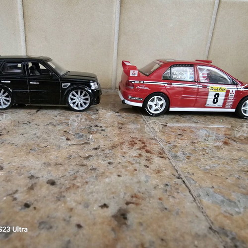 Hornby miniature car set Mitsubishi Lancer WRC and Range Rover Sport like new
