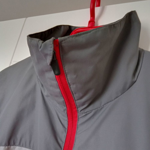 Nike windbreaker jacket like new, red and grey, size M