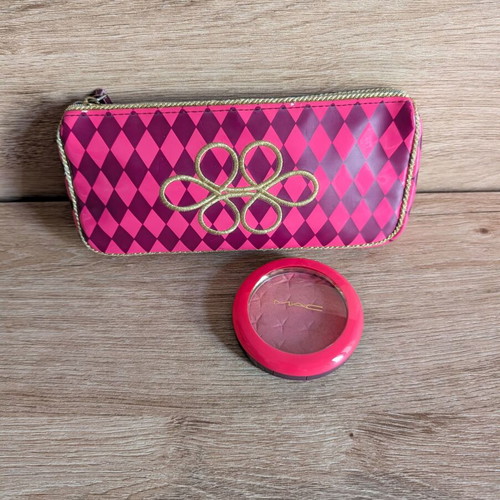 MAC Nutcracker Sweet Magic Dust Powder Sweet Vision like new with collectible pouch