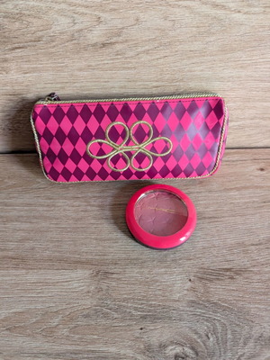 MAC Nutcracker Sweet Magic Dust Powder Sweet Vision like new with collectible pouch