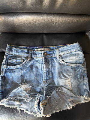 Lara Woman denim shorts size S 36 with distressed details like new