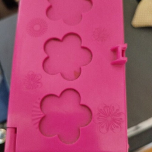 Polly Pocket Shake 'n Sort toy in like new condition