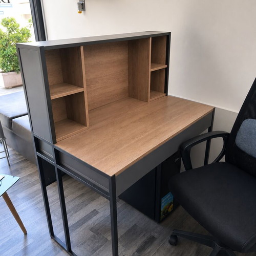 Reception desk like new with two fully functional drawers
