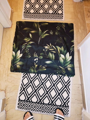 Duvet cover set with 2 pillowcases like new
