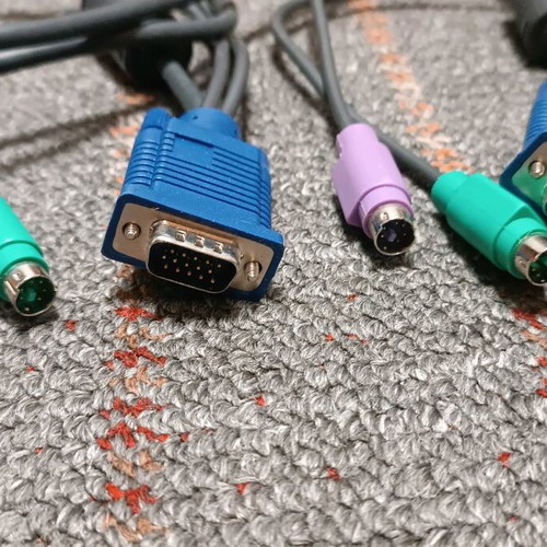 Konig CMP-KVMSWIT11 double VGA cable like new