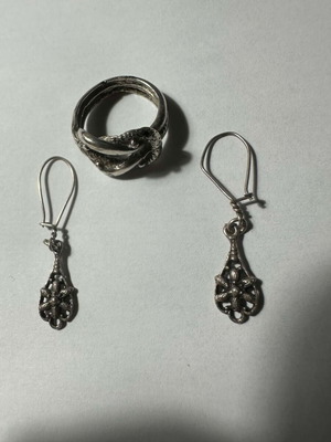 Silver ring and earrings set like new
