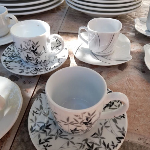 Ionia porcelain dinnerware set 25 pieces like new