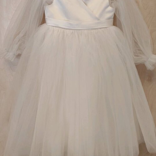 Flower girl dress like new, size suitable for 3-year-old girl