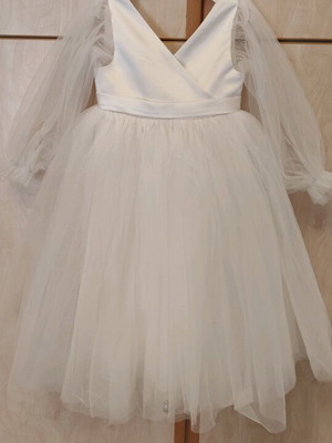 Flower girl dress like new, size suitable for 3-year-old girl