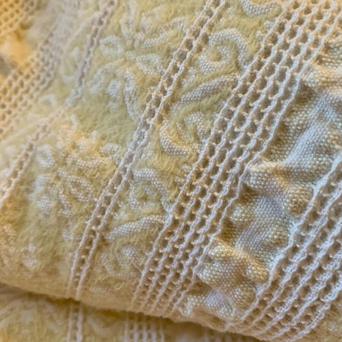 Embroidered decorative textile 1.60m x 1.90m like new, premium material