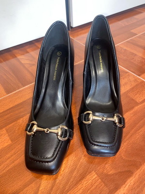 Francesca moretti pumps size 39 with gold details like new