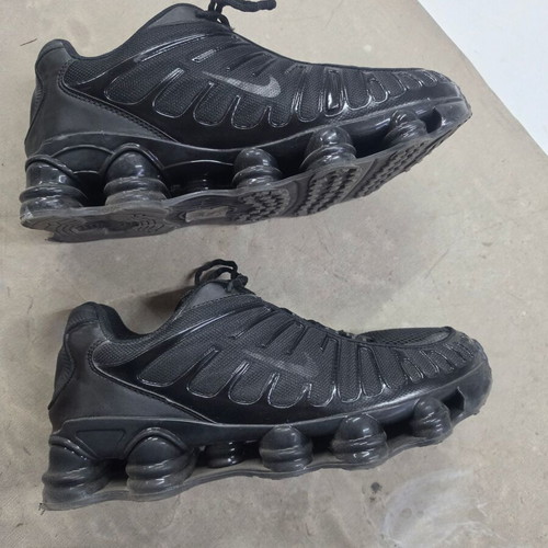 Athletic shoes size 45, like new