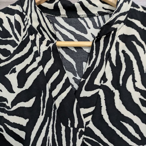 Long shirt dress like new, black and white
