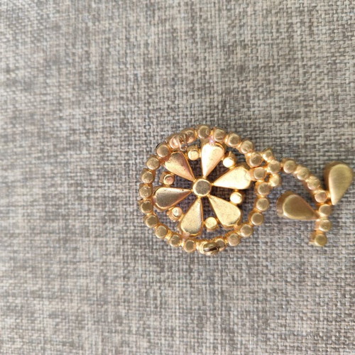 Pin used, missing clasp
