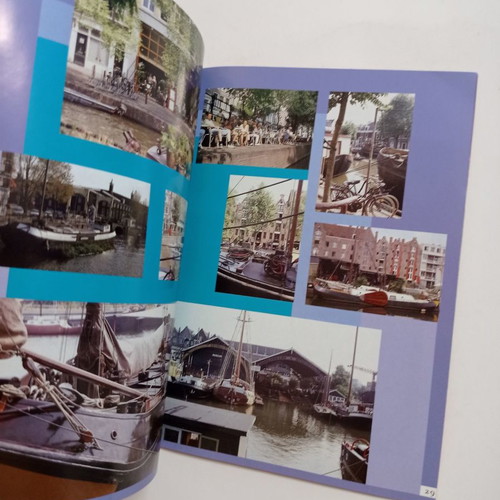 Amsterdam travel guide like new, English with city map