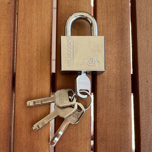 Richdoor B40 Padlock 40mm new with 4 Vane keys