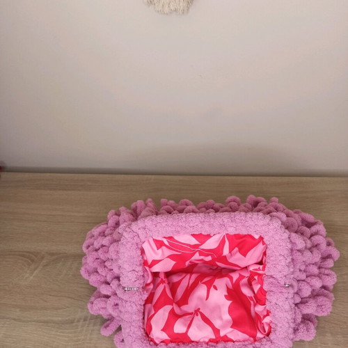 Puffy bag handmade pink with 18 cm frame and lining