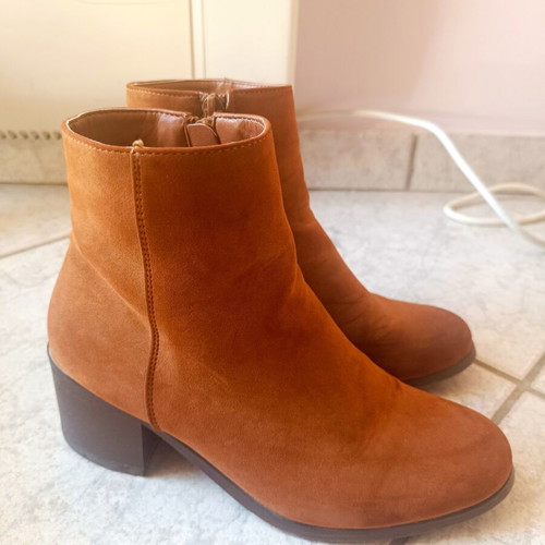 Jenny Fairy brown suede ankle boots with low heel